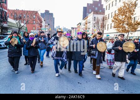 Xliii annuale di tre re della parata del giorno ospitati da El Museo del Barrio in Spanish Harlem, New York City. Foto Stock