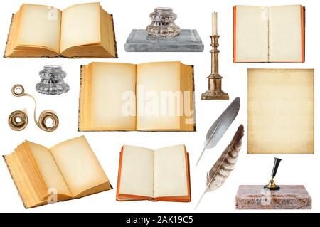 Vintage isolato la scrittura di oggetti. Raccolta di aprire libri antichi con copia spazio, foglio di carta bianco, cartigli inkwells, quills e candelabro isolat Foto Stock