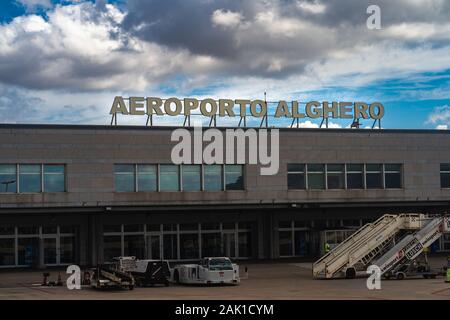 Alhgero, Sardegna, Italia - 24 Settembre 2019: Palazzo dell'aeroporto di Alghero Fertilia. Sardegna - destinazione di viaggio Foto Stock