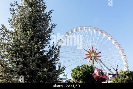 Ruota panoramica Ferris e Funfare a Natale in Place Massena Nizza Francia Foto Stock