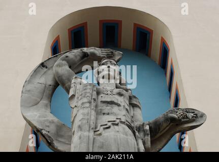 Dettaglio della scultura in rappresentanza della Francia di Raoul Josset al Fair Park di Dallas, Texas, costruita per l'esposizione del Centenario del Texas del 1936. Foto Stock