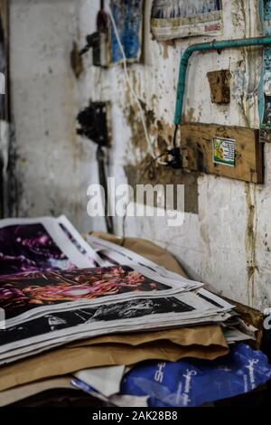 Carteles de 'La Linterna', la vecchia fabbrica di poster in Barrio San Antonio, Cali, Colombia Foto Stock