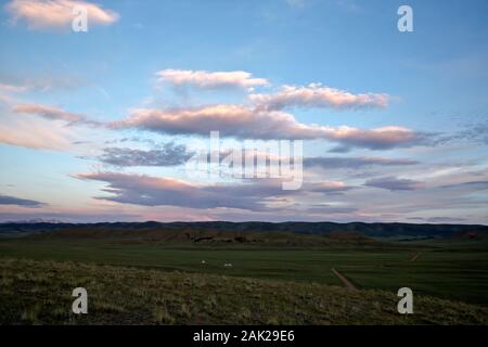 CO00186-00...COLORADO - incredibile tramonto visto da un campeggio disperse sopra la strada 15 sulla grande divario percorso per mountain bike. Foto Stock