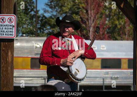 Banjo Player Cowboy Divertente Udienza A Williams Arizona, Route 66 Foto Stock