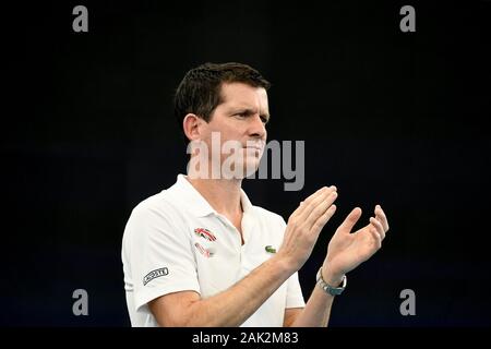 Sydney, Australia. Il 7 gennaio 2020; Sydney Olympic Park Tennis Center, Sydney, Nuovo Galles del Sud, Australia; ATP Cup Australia, Sydney, giorno 5; Gran Bretagna contro la Moldavia; Daniel Evans di Gran Bretagna versus Radu Albot della Moldavia; Tim Henman capitano della Gran Bretagna team applaude Daniel Evans di Gran Bretagna nella sua partita contro Radu Albot della Moldavia - Editoriale usare carte di credito: Azione Plus immagini di sport/Alamy Live News Foto Stock