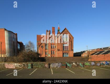 Grande rosso mattone edificio vittoriano in Digbeth, Birmingham, Inghilterra, Regno Unito. Foto Stock