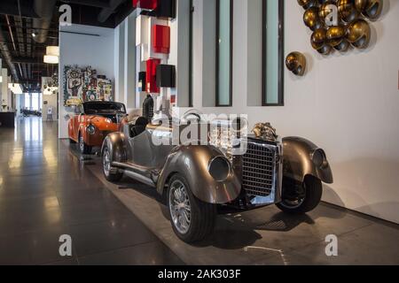 Provinz Malaga/alaga Stadt: 'Museo Automovilistico de Malaga', Automobilmuseum in der ehemaligen Tabakfabrik Real Fabrica de Tabacos, Andalusien | USA Foto Stock