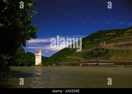 Su una piccola isola nel fiume Reno vicino a Bingen nella regione di Rhine-Hesse è la cosiddetta Torre del mouse si trova. Secondo come riferito Hatto II, che è stato il Foto Stock