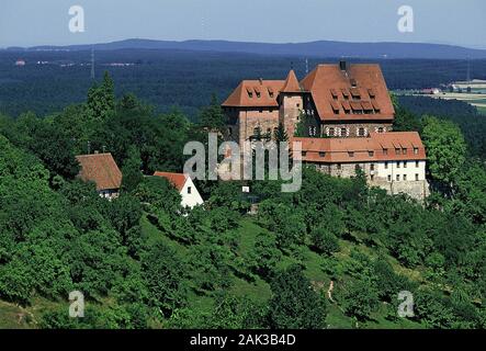 Vista del Castello Wernfels vicino Spalt. Il castello fu costruito tra il 1230 e il 1260. Oggi ospita una gioventù hostle. Spalt è situato nella regione di Mi Foto Stock