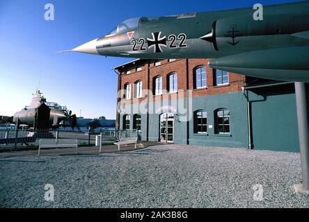 Un tedesco di nave da guerra del tipo Starfighter è esposto nella parte anteriore del tedesco Museo Marino in Wilhelmshaven. Il museo si trova nel primo blocco Foto Stock