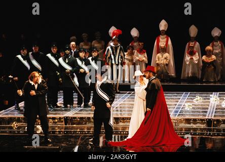 Una performance di 'Dsu Carlo' nel famoso in tutto il mondo Semperoper di Dresda, Germania. Non datata (foto) | utilizzo in tutto il mondo Foto Stock