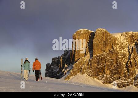 Blick vom Grödner Joch auf den Sellastock in den Dolomiten, Südtirol, Italien | Utilizzo di tutto il mondo Foto Stock