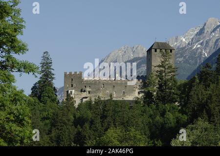 Schloss Bruck a Lienz, im Hg. Lienzer Dolomiten, Tirol | Utilizzo di tutto il mondo Foto Stock