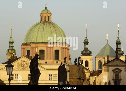 Blick von der Karlsbrücke, Prag, Tschechien | Utilizzo di tutto il mondo Foto Stock