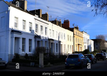 Le proprietà in Bath Road, Suffolks e Leckhampton aree di Cheltenham, Gloucestershire, UK. - 4 gennaio 2020 foto da Andrew Higgins/mille W Foto Stock