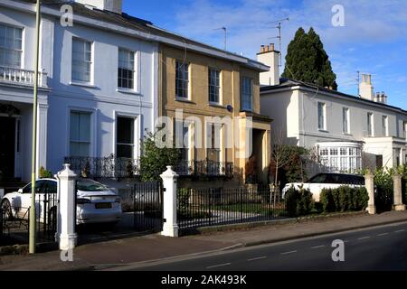 Le proprietà in Bath Road, Suffolks e Leckhampton aree di Cheltenham, Gloucestershire, UK. - 4 gennaio 2020 foto da Andrew Higgins/mille W Foto Stock