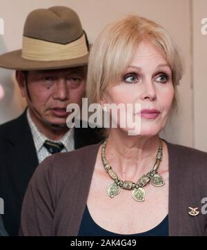 Joanna Lumley intervenendo a una conferenza stampa affermando che Gurkha sostenitori erano stati vittime di calunnie e menzogne, dopo un ministro della difesa pubblicamente scusato per attaccare il suo oltre il modo in cui ha condotto il successo della campagna per consentire a tutti i veterani Nepalese dell'esercito britannico il diritto di stabilirsi nel Regno Unito. Foto Stock