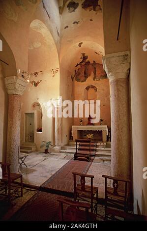 Per essere ripristinato ha bisogno di circa l'anno 800 costruita chiesa carolingia di San Zeno a Bardolino, una città presso il lago orientale del Lago di Garda in Northe Foto Stock