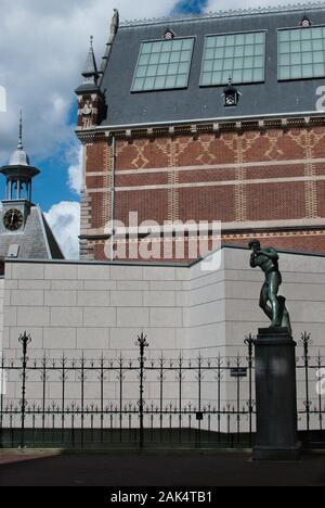 Edificio nelle strade di Amsterdam che raffigura la vita della città, gli affari e l'alloggio Foto Stock