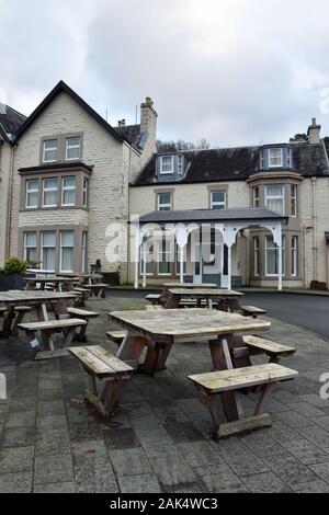 Esterno del Inversnaid Hotel sulle sponde del Loch Lomond Scozia, Regno Unito. questo hotel si trova in West Highland Way, una famosa lunga distanza itinerario a piedi. Foto Stock