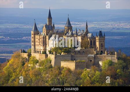 Burg Hohenzollern bei Hechingen auf der Schwäbischen Alb, Stoccarda/Schwäbische Alb | Utilizzo di tutto il mondo Foto Stock