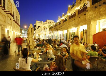 Il Qatar Emirat Katar: am Abend im Souq Waqif a Doha, Dubai | Utilizzo di tutto il mondo Foto Stock