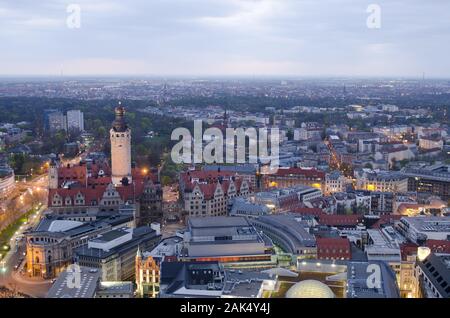 Blick von der Aussichtsplattform des City- Hochhauses auf die Stadt, Lipsia | Utilizzo di tutto il mondo Foto Stock