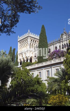 Gardasee-Insel bei Salò (auch Borghese-Cavazza-Insel genannt) mit antiker Villa aus dem frühen 20 Jhr., Wohnsitz der Familie Cavazza, Gardasee | usage Foto Stock