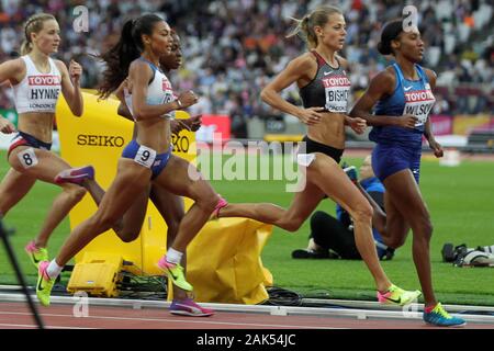 Ajee Wilson (USA) ,vescovo Melissa (Canada) ,Adelle Tracey (Gran Bretagna) e di Hedda Hynne ( Norvege) durante la prima semi finale 800m le donne della IAAF mondiale di atletica il 6 agosto, 201st presso lo stadio olimpico di Londra, Gran Bretagna Photo Laurent Lairys / DPPI Foto Stock