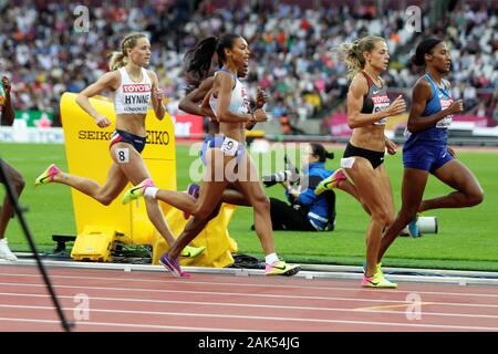 Ajee Wilson (USA) ,vescovo Melissa (Canada) ,Adelle Tracey (Gran Bretagna) e di Hedda Hynne ( Norvege) durante la prima semi finale 800m le donne della IAAF mondiale di atletica il 6 agosto, 201st presso lo stadio olimpico di Londra, Gran Bretagna Photo Laurent Lairys / DPPI Foto Stock