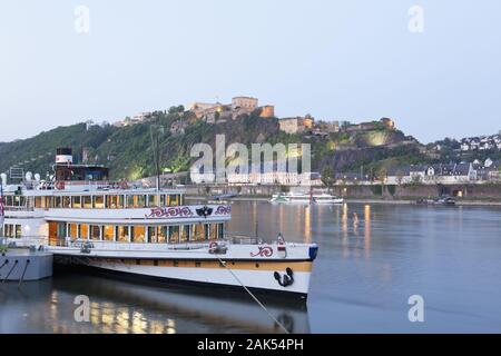 Koblenz: Blick ueber den Rhein auf die Festung Ehrenbreitstein, Mosel | Utilizzo di tutto il mondo Foto Stock