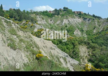 Attraente paesaggio delle Crete Senesi, Toscana, Italia Foto Stock