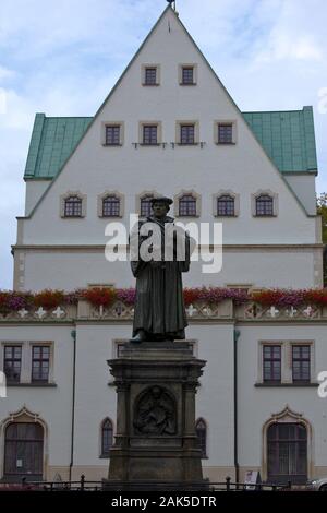 Lutherstadt Eisleben: Marktplatz mit Luther-Denkmal, Harz | Utilizzo di tutto il mondo Foto Stock