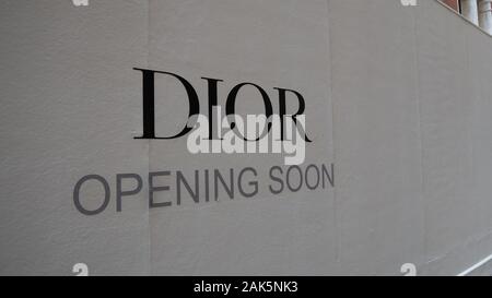 Venezia Italia 08 14 2019 segno annuncia che un dior lo store aprirà a breve Foto Stock