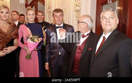 Praga è Opera di Stato edificio storico ha riaperto al pubblico con un concerto di gala a Praga Repubblica Ceca, 5 gennaio 2020, dopo un reconstructio Foto Stock