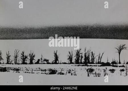 Fine anni '70 minimalismo nero e bianco fotografia vintage di un campo vuoto Foto Stock