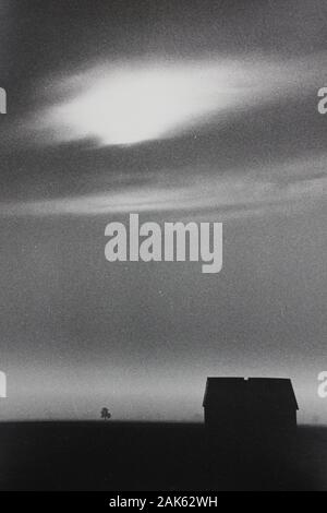 Fine anni '70 minimalismo nero e bianco estrema fotografia di casa colonica Foto Stock