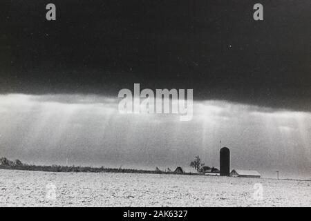 Fine anni '70 minimalismo nero e bianco estrema fotografia di casa colonica Foto Stock