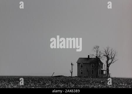 Fine anni '70 minimalismo nero e bianco estrema fotografia di casa colonica Foto Stock