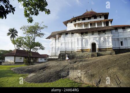 Kandy: Lankatilaka, Tempelanlage auf einem Huegel suedwestlich der Stadt, Sri Lanka | Utilizzo di tutto il mondo Foto Stock