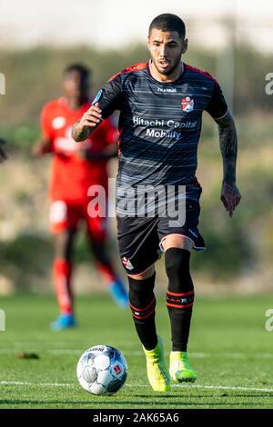 Estepona, Spagna. 07Th gen, 2020. ESTEPONA, 07-01-2020, calcio, eredivisie Olandese, stagione 2019-2020, FC Emmen player Sergio Pena, durante il match FSV Mainz 05 vs FC Emmen Credito: Pro scatti/Alamy Live News Foto Stock