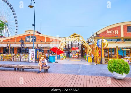 BANGKOK, Tailandia - 15 Aprile 2019: Asiatique è un moderno e popolare centro commerciale sulla banca del fiume Chao Phraya con varietà di divertimenti, su Ap Foto Stock