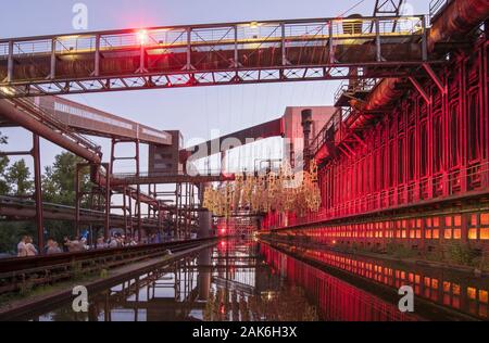 Essen: UNESCO-Welterbe Zollverein, ehemals groesste Steinkohlenzeche der Welt, Beleuchtung zur ExtraSchicht - Nacht der Industriekultur, Ruhrgebiet | Foto Stock