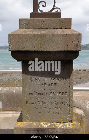 Arco del memoriale che commemora la pace in Sud Africa nel 1902 dopo la Anglo Guerra Boera. King Edward Parade, Devonport, Auckland, Nuova Zelanda Foto Stock