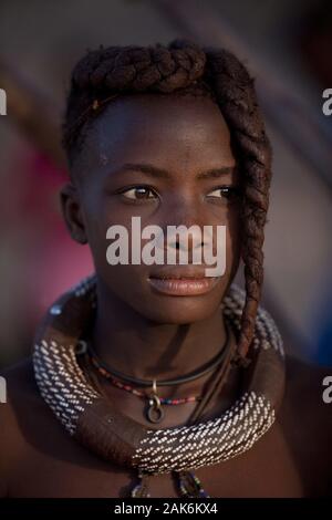 Himba-Frau bei Kamanjab, Namibia | Utilizzo di tutto il mondo Foto Stock