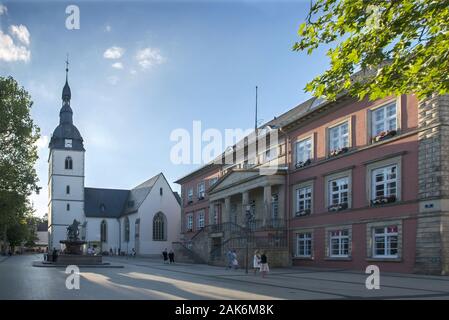 Detmold: Marktplatz mit Rathaus und Erloeserkirche (auch Marktkirche), Teutoburger Wald | Utilizzo di tutto il mondo Foto Stock