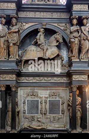 Rouen: Steinsarg mit dem Herz von Richard Loewenherz in der Kathedrale mit der Inschrift "Hier ruht das Herz von Richard, Koenig von Inghilterra", Normand Foto Stock