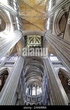 Rouen: Blick in die Vierung der Kathedrale Notre Dame, Normandie | Utilizzo di tutto il mondo Foto Stock