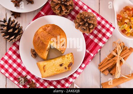 Il Panettone, italiano la torta di Natale. Foto Stock