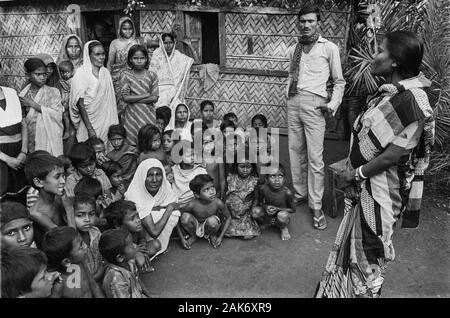 Nijera Kori villaggio incontrando, Sandwip Foto Stock